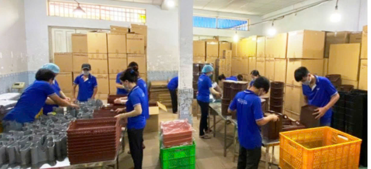 Sọt rác nhựa có đạp chân